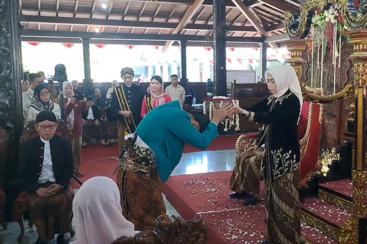 Untuk pertama kalinya, Pemerintah Kabupaten Demak, Jawa Tengah berkolaborasi dengan dua kubu ahli waris Sunan Kalijaga, menggelar tradisi penjamasan pusaka Sunan Kalijaga.