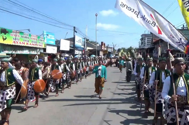 Sebagai puncak tradisi, iring-iringi prajurit patang puluhan atau empat puluh prajurit dan seluruh jajaran Forkopimda Demak, mengawal minyak jamas dari pendopo kabupaten menuju Makam Sunan Kalijaga.