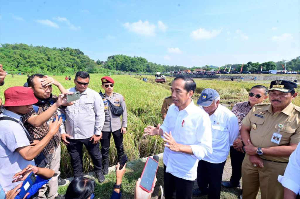 Presiden Joko Widodo (Jokowi) memastikan tidak ada bantuan sosial (bansos) untuk korban judi online atau daring.