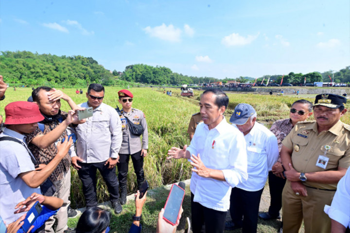 Presiden Joko Widodo (Jokowi) memastikan tidak ada bantuan sosial (bansos) untuk korban judi online atau daring.