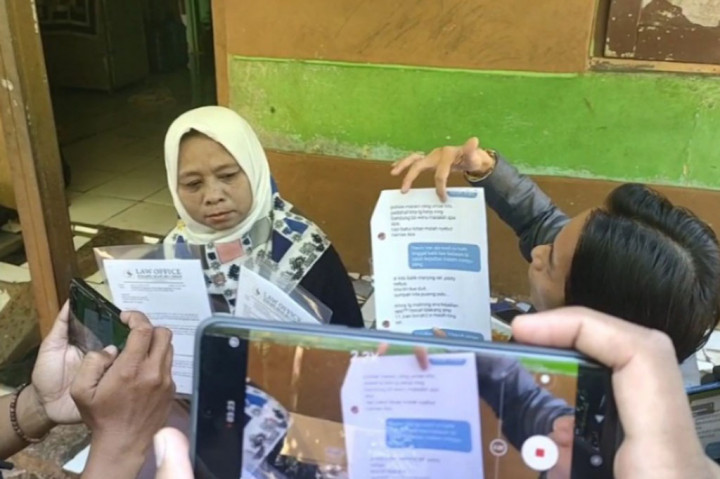 Selain melaporkan Tim Penyidik Ke Divisi Propam Mabes Polri, Tim Kuasa Hukum juga membuat laporan pengaduan terhadap jajaran pengadilan negeri Bandung Ke KPK dan Mahkamah agung agar para Hakim mendapat pengawasan khusus dari KPK dan Mahkamah agung jelang akan digelarnya sidang pra peradilan pada tanggal 24 Juni nanti. 