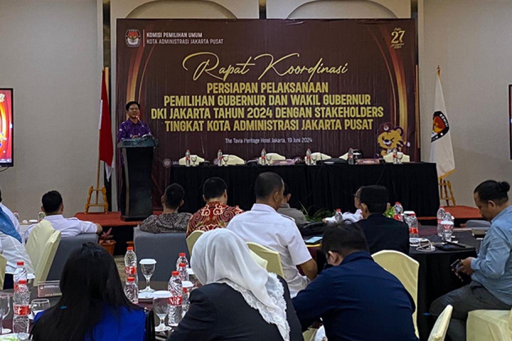 “Hari ini kita rapat dengan semua stakeholder, semuanya kita undang yang ada di Jakarta Pusat. Rapat ini guna mensukseskan Pilkada tahun 2024,” ucap Efni kepada wartawan di kawasan Cempaka Putih, Jakarta Pusat, Rabu 19 Juni 2024.