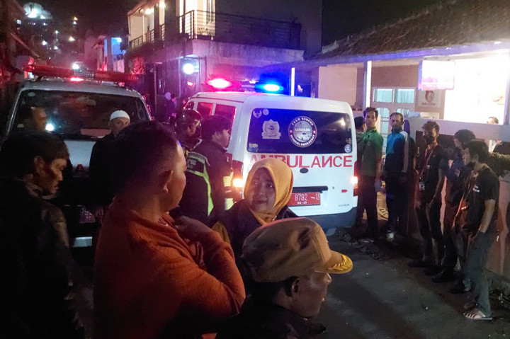 Puluhan mobil ambulans dari wilayah Lembang, Parongpong, dan sekitarnya dikerahkan untuk membawa korban ke tempat pengobatan. Diperkirakan ada puluhan korban keracunan yang mengeluhkan penurunan kondisi badan.