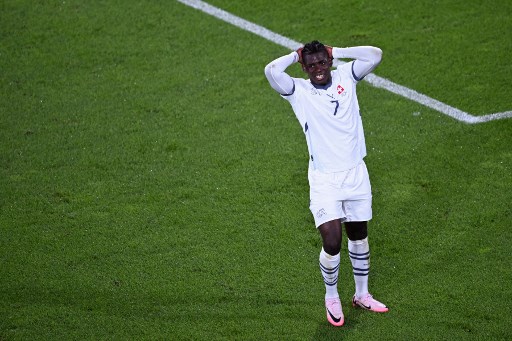 Memasuki babak kedua, Swiss mengambil inisiatif menyerang dan sempat kembali membobol gawang Skotlandia lewat Breel Embolo, namun dianulir oleh wasit karena offside.