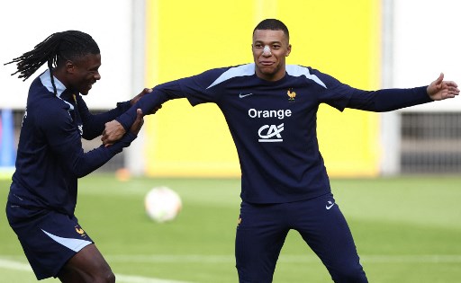 Sebelumnya pada Rabu, Mbappe memberi isyarat akan mengambil bagian dalam pertandingan kedua babak penyisihan grup Prancis dengan pesan samar di pesan sosial.