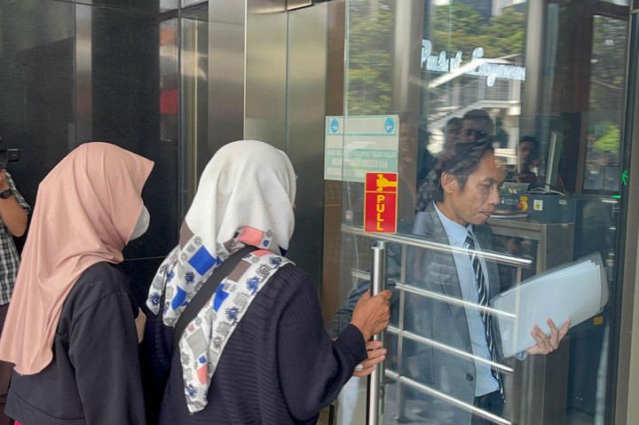 “Kami melihat kasus ini terkesan dipaksakan, sehingga ketika kami gugat praperadilan, kami khawatir dengan alat bukti yang dimiliki, yang menurut kami sangat minim,” ucap Toni.
