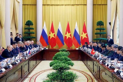 Pemimpin Rusia tersebut mengatakan bahwa dia menghormati dialog dengan blok regional, Perhimpunan Bangsa-Bangsa Asia Tenggara, yang menurutnya Vietnam memainkan peran aktif.