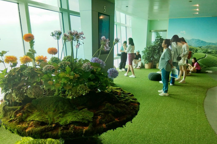 Saat selesai dibangun pada 2004, Taipei 101 tercatat sebagai gedung tertinggi di dunia dengan tinggi mencapai 508 meter. Namun, pada 2009 rekor tersebut dipecahkan oleh menara Burj Khalifa di Dubai yang tingginya mencapai 828 meter. Meski demikian, Taipei 101 masih tercatat sebagai gedung ramah lingkungan tertinggi di dunia.