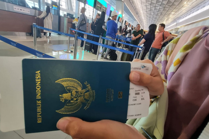 Silmy juga menyampaikan Layanan keimigrasian di kantor imigrasi, unit layanan paspor, unit kerja keimigrasian, serta tempat pemeriksaan imigrasi di bandar udara dan pelabuhan untuk sementara mengalami kendala akibat gangguan PDN tersebut. Namun demikian, ia  memastikan masyarakat yang berada di bandara udara internasional dan akan melakukan penerbangan tetap akan dilayani oleh petugas imigrasi.