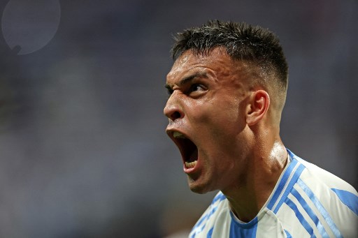 Argentina terus mencari gol kedua untuk kill the game. Akhirnya, gol yang ditunggu-tunggu Argentina muncul melalui pemain pengganti Lautaro Martinez. Melalui umpan cantik Messi, kapten Inter Milan itu dengan dingin menaklukkan Crepeau untuk kedua kalinya pada menit ke-88. Skor 2-0 menjadi skor akhir laga. 