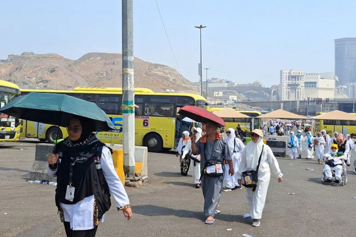 Untuk mempermudah mobilisasi dari hotel ke Masjidil Haram, maka PPIH dan otoritas Arab Saudi langsung mengoperasionalkan kembali bus shalawat.