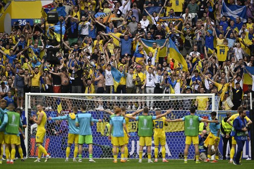 Ukraina memupuk harapan untuk lolos ke babak selanjutnya setelah menekuk Slovakia 2-1 pada pertandingan Grup E Euro 2024 di Stadion Dusseldorf Arena, Dusseldorf, Jumat, 21 Juni 2024.