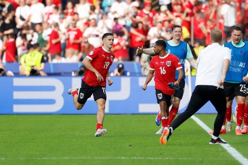 Austria sukses kembali unggul pada menit 67 setelah umpan dari Alexander Prass dapat dimaksimalkan oleh tendangan Christoph Baumgartner sehingga skor berubah menjadi 2-1.