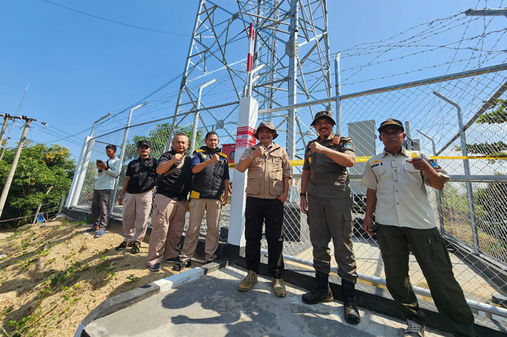 Barnas mengatakan, penyegelan terhadap 11 tower telekomunikasi yang beroperasi tanpa izin resmi dari pemerintah daerah telah berdiri kokoh di Kecamatan Caringin, tapi semuanya tidak mengantongi izin usaha pendirian tower, nomer induk berusaha (NIB), izin mendirikan bangunan menara dan lainnya. Penyegelan ini ada proses yang dilakukan, baik melalui surat dan sebagainya dan tahap terakhir ketegasan.