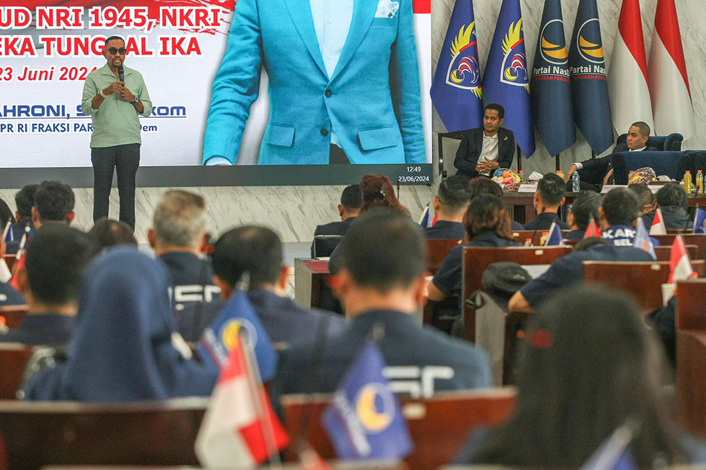 Bendahara Umum Partai NasDem Ahmad Sahroni mengaku tak terpikir maju di Pemilihan Gubernur (Pilgub) Jakarta 2024. Dia menyebut lebih bermimpi jadi presiden.