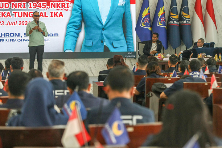 Bendahara Umum Partai NasDem Ahmad Sahroni mengaku tak terpikir maju di Pemilihan Gubernur (Pilgub) Jakarta 2024. Dia menyebut lebih bermimpi jadi presiden.