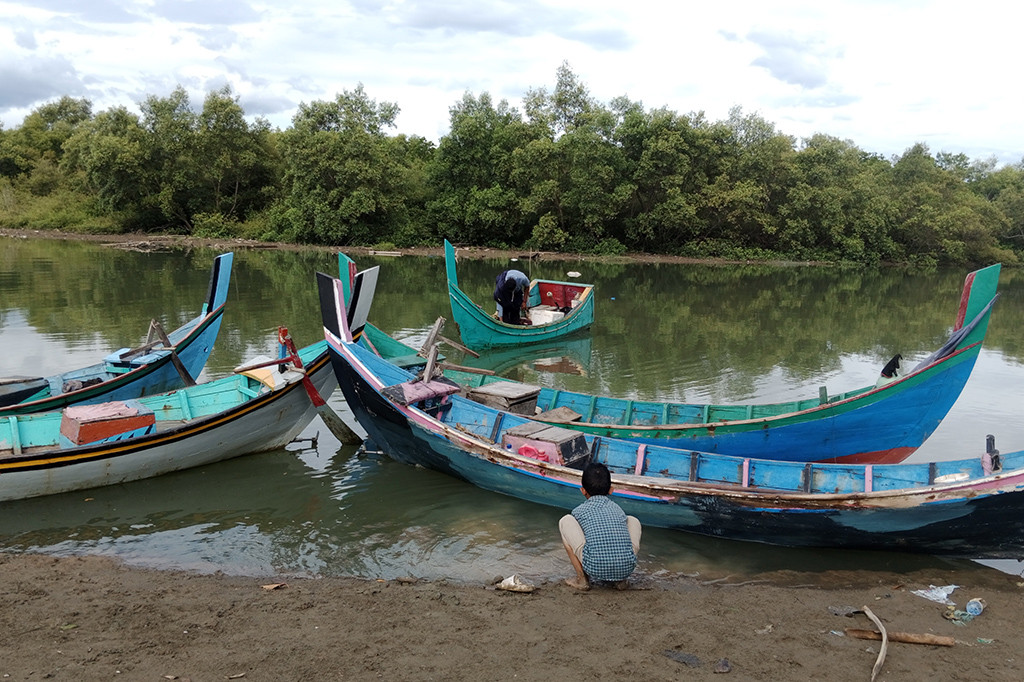 Akibat fenomena alam cuaca buruk seperti angin kencang dan gelombang tinggi, ratusan nelayan tradisional di kawasan Provinsi Aceh sejak sepekan terakhir berhenti melaut. Mereka adalah para nelayan yang selama ini beraktivitas di perairan Selat Malaka sepanjang wilayah Kabupaten Pidie, Pidie Jaya, Bireuen, Aceh Utara, Aceh Timur dan Kota Langsa.
