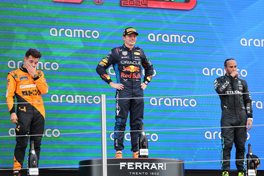 Pembalap Red Bull Max Verstappen memenangkan Grand Prix Spanyol yang penuh aksi dramatis di Sirkuit Barcelona-Catalunya, Minggu, 23 Juni 2024.