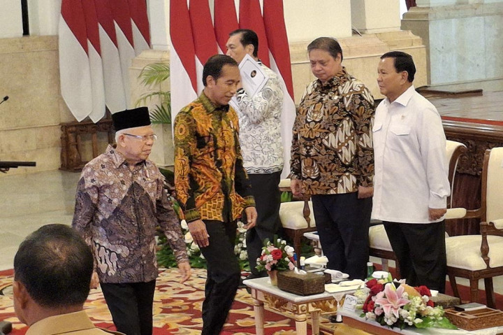 Momen tak biasa terjadi dalam sidang paripurna kabinet terkait kondisi perekonomian terkini. Sidang digelar di Istana Negara, Jakarta, Senin, 24 Juni 2024.
