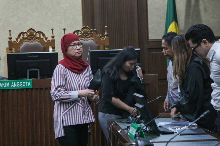 Maryono menjelaskan terdapat beberapa hal yang meringankan vonis Karen sehingga lebih rendah dari tuntutan, yakni terdakwa bersikap sopan di persidangan, tidak memperoleh hasil tindak pidana korupsi, memiliki tanggungan keluarga, serta mengabdikan diri untuk Pertamina walaupun telah mengundurkan diri.