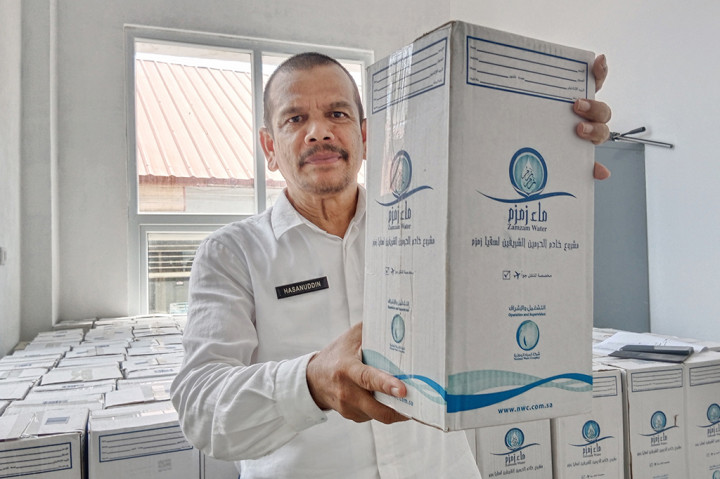 Kakan Kemenag Kabupaten Pidie, Abdullah AR, kepada Media Indonesia mengatakan, ada 517 coly air zamzam sudah tiba dan tersimpan di gudang seksi haji kantor Kemenag Pidie. Jumlah coly tersebut sesuai dengan manifest jemaah yang berangkat haji musim 2024 ini.