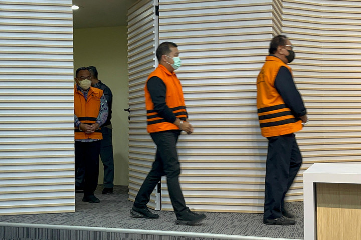 Komisi Pemberantasan Korupsi (KPK) menahan Kepala Baguna Partai Demokrasi Indonesia Perjuangan (PDIP) sekaligus mantan kuasa pengguna anggara (KPA) Sestama Basarnas Max Roland Boseke hari ini, 24 Juni 2024. Dia terlibat dalam kasus dugaan rasuah pengadaan truk angkut personel dan rescue carrier vehicle di Basarnas pada 2012 sampai 2018.