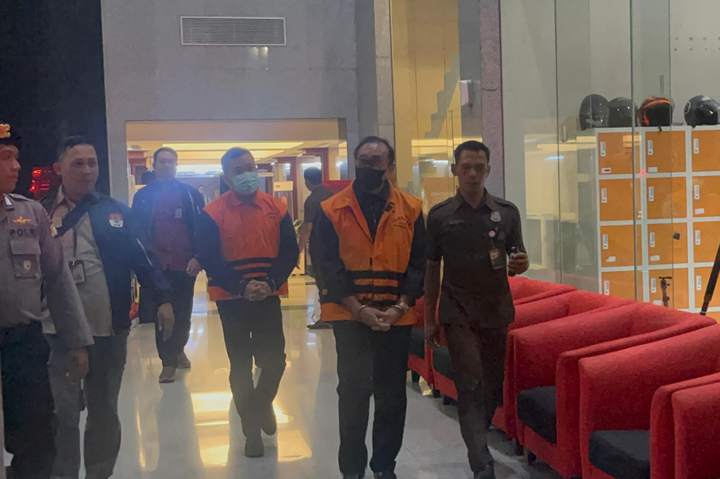 Kasus ini bermula ketika Basarnas berencana mengadakan truk angkut sebesar Rp47,6 miliar dan rescue carrier vehicle sebesar Rp48,7 miliar. Max sudah menentukan daftar calon pemenang dalam proyek itu.