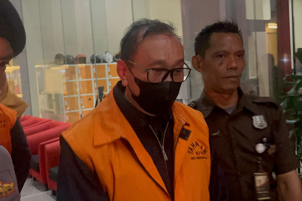 PT Trikarya Abadi Prima dan CV Delima Mandiri merupakan perusahaan yang bakal mendapatkan dua proyek itu. Harga penilaian sendiri (HPS) dalam pengadaan barang itu diduga dibuat sembarang.