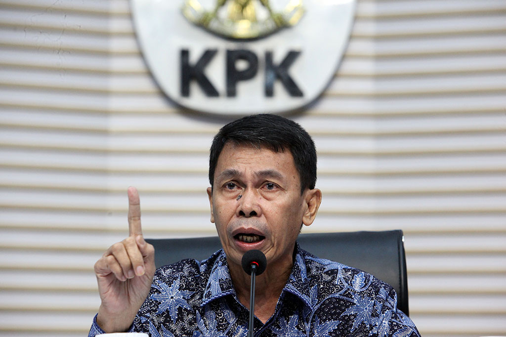 “Kalau soal bau-bau anyir semua orang bisa menciumnya pak. Apa lagi Komisi Pemberantasan Korupsi yang kerjanya memang mencium,” kata Ketua sementara KPK Nawawi Pomolango di Gedung Merah Putih KPK, Jakarta Selatan, Selasa, 25 Juni 2024.