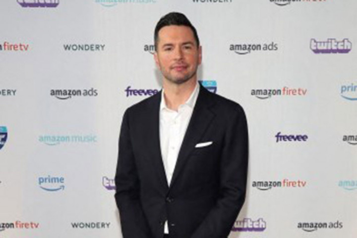 Redick dilaporkan menerima kontrak selama empat tahun untuk melatih Lakers. Sebelumnya manajemen Lakers juga telah berburu pelatih pada seri Final NBA 2024. Pelatih basket Universitas Connecticut Dan Hurley dikabarkan menolak tawaran kontrak enam tahun senilai USD70 juta dari Lakers.