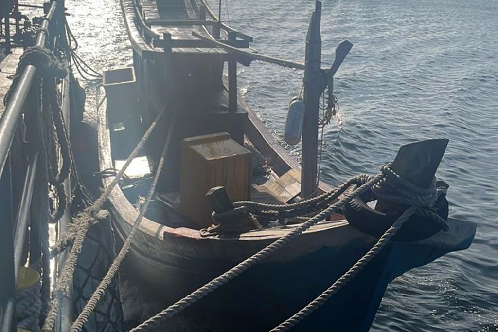 Kapal beserta para tersangka kemudian digiring menuju dermaga Langsa untuk pemeriksaan dan pengembangan lebih lanjut.