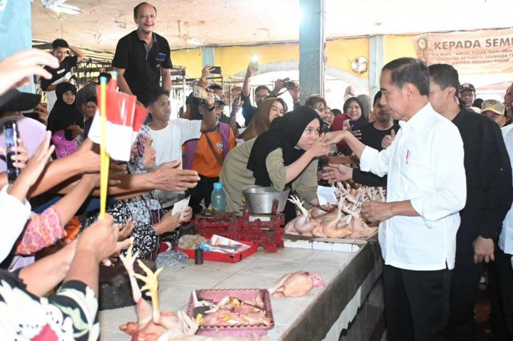 Presiden juga memastikan bahwa distribusi bahan pangan dari Jawa ke Kalimantan berjalan lancar. Hal tersebut tercermin dari stabilnya harga bahan-bahan pokok di Kotawaringin Timur meskipun bahannya dipasok dari Jawa.