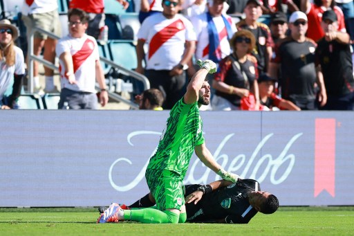 Humberto Panjoj pingsan pada masa tambahan waktu babak pertama, dan kiper Kanada Maxime Crepeau secara cekatan mendekat dan berteriak ke arah staf medis untuk meminta pertolongan.