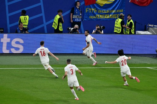 Dua gol kemenangan Ay-Y?ld?zl?lar dicetak oleh Hakan Calhanoglu dan Cenk Tosun, sedangkan Republik Ceko membalas lewat Tomas Soucek.