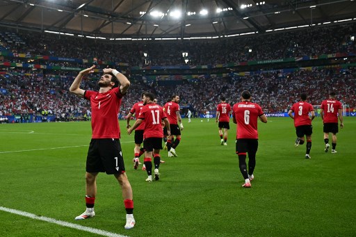 Georgia sukses unggul cepat setelah umpan Georges Mikautadze dapat dikonversi menjadi gol oleh Khvicha Kvaratskhelia sehingga skor berubah menjadi 1-0 pada menit dua.