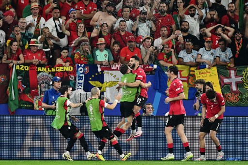 Skuad asuhan Willy Sagnol menggandakan keunggulan lewat eksekusi penalti Georges Mikautadze pada menit ke-57, setelah sebelumnya Luca Lochoshvili dilanggar oleh Antonio Silva di kotak terlarang.