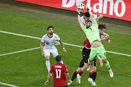 Pada sisa waktu pertandingan, Portugal terus menggempur lini pertahanan Georgia, namun hingga peluit panjang dibunyikan, skor 2-0 untuk kemenangan Skuad Jvarosnebi tetap bertahan. 