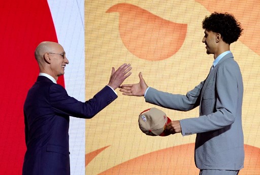 Atlanta Hawks memilih forward Zaccharie Risacher sebagai pilihan pertama dalam NBA Draft 2024, sekaligus menandai tahun kedua berturut-turut pebasket asal Prancis terpilih dalam first pick Draft NBA.