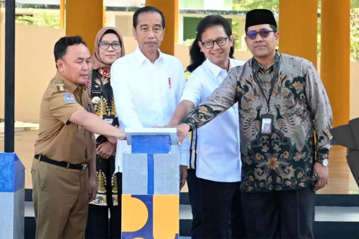 Presiden Joko Widodo (Jokowi) meresmikan pembangunan, rehabilitasi, dan renovasi, 16 sarana dan prasarana pendidikan dengan anggaran Rp84,2 miliar di Provinsi Kalimantan Tengah (Kalteng), Kamis,  27 Juni 2024.
