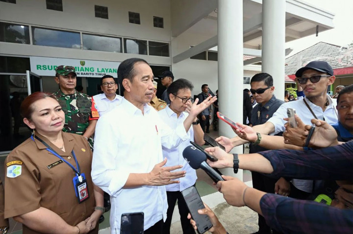 Menurut Presiden, RSUD Tamiang Layang memiliki 13 dokter spesialis, namun masih kekurangan tenaga spesialis di beberapa bidang kritikal seperti jantung, syaraf, dan onkologi. 