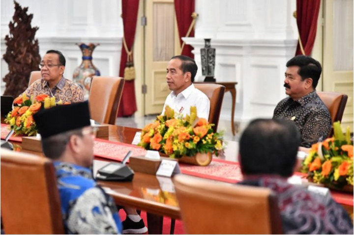  Presiden Joko Widodo menerima pimpinan MPR RI di Istana Merdeka, Jakarta, pada Jumat, 28 Juni 2024. Pertemuan Presiden dengan Ketua dan 8 Wakil Ketua MPR tersebut digelar dalam rangka forum konsultasi yang membahas sejumlah hal.