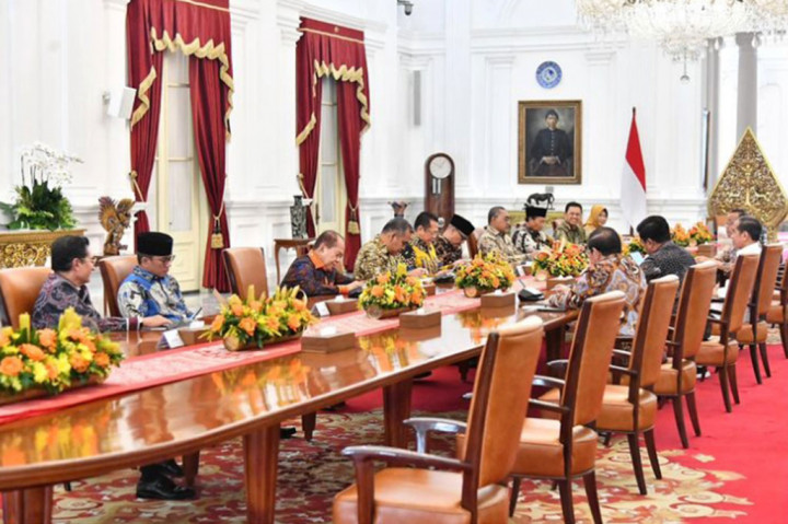 Selain itu, pertemuan juga membahas rangkaian acara Peringatan Hari Ulang Tahun (HUT) ke-79 Kemerdekaan RI pada tahun ini. Presiden menyampaikan bahwa sidang-sidang terkait peringatan tersebut akan digelar seperti tahun-tahun sebelumnya.