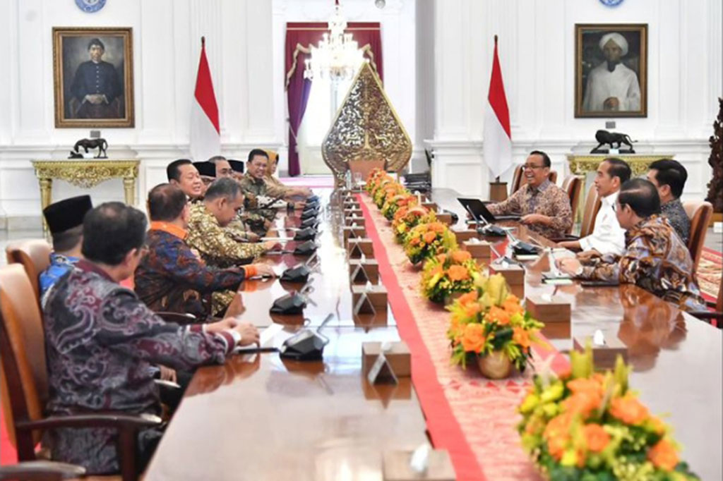Lebih lanjut, Presiden Jokowi juga menyampaikan bahwa tata upacara militer Upacara Detik-Detik Proklamasi Kemerdekaan RI akan digelar di Ibu Kota Nusantara (IKN) dengan peserta terbatas. Pada saat yang sama, akan diselenggarakan juga upacara di Istana Merdeka, Jakarta.