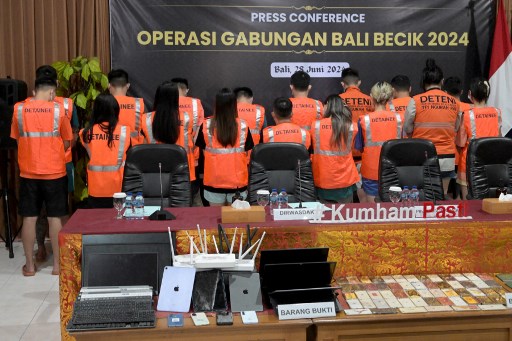 Direktorat Jenderal Imigrasi mengungkapkan sebanyak 103 warga Taiwan yang tertangkap dalam operasi keimigrasian Bali Becik pada Rabu, 26 Juni 2024, terlibat penipuan daring dengan target korbannya di luar negeri salah satunya Malaysia.