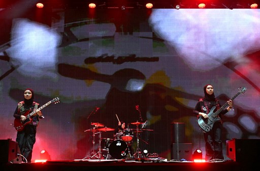 Band asal Garut, Jawa Barat yang sudah terbentuk sejak 2014 itu mendapat kesempatan untuk tampil di salah satu panggung Glastonbury Festival dengan durasi 30-45 menit.