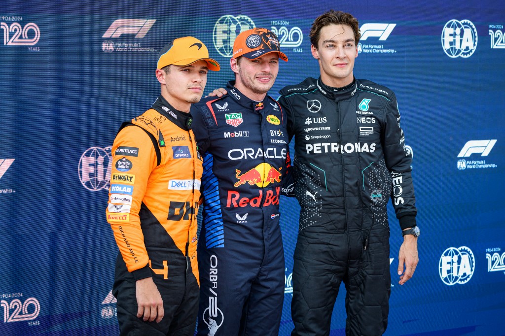 Secara berurutan di posisi keempat dan kelima ditempati oleh pebalap Scuderia Ferrari, Carlos Sainz Jr dan pebalap Mercedes AMG Petronas, Lewis Hamilton.