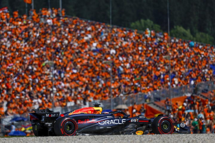 Pebalap Orecle Red Bull Racing, Max Verstappen menyegel pole position usai tampil tercepat dalam sesi kualifikasi Formula 1 GP Austria 2024 yang berlangsung di Sirkuit Red Bull Ring, Spielberg, Sabtu, 29 Juni 2024 malam WIB.