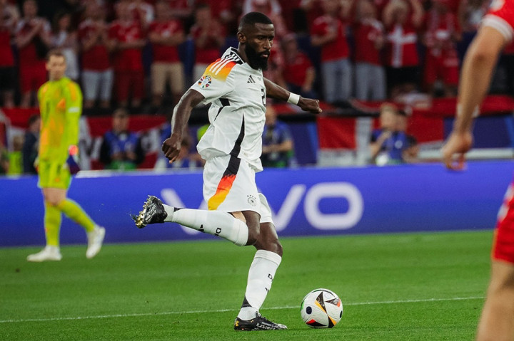 Pada menit ke 3, Nico Schlotterbeck sebenarnya sukses menjebol gawang Denmark yang dijaga Kasper Scheimechel. Berawal sepak pojok Toni Kroos, pemain belakang tersebut menanduk bola ke gawang Denmark. Wasit menganulir gol karena terjadi pelanggaran sebelum terjadinya gol.