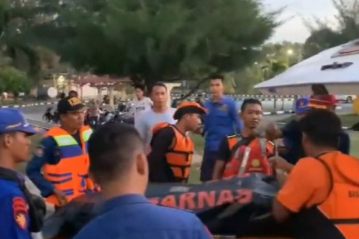 Setelah pencarian selama lima hari, akhirnya jenazah korban ditemukan 7 mil dari pantai. Korban Juli Efriko, warga Desa Teluk Papal, Kecamatan Bantan, Kabupaten Bengkalis dievakuasi untuk diserahkan kepada keluarga.