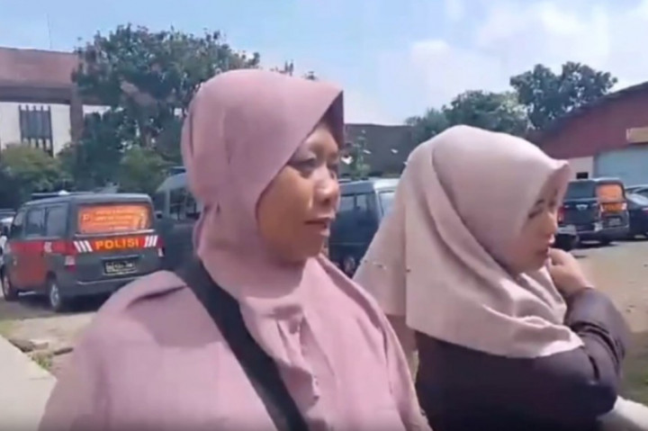 Baik kedua orang tua Pegi Setiawan yakni Rudi Irawan dan Kartini beserta tim kuasa hukumnya. Majelis hakim Pengadilan Negeri Bandung bisa mengabulkan gugatan praperadilan yang diajukan.